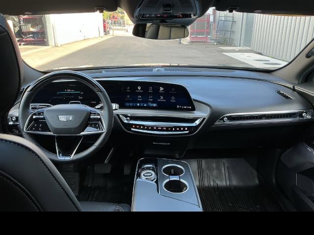 2024 Cadillac LYRIQ Luxury 2