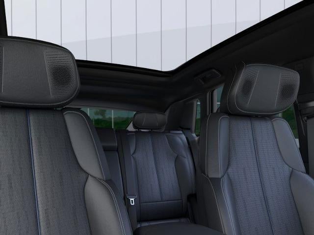 2025 Cadillac LYRIQ Luxury 2