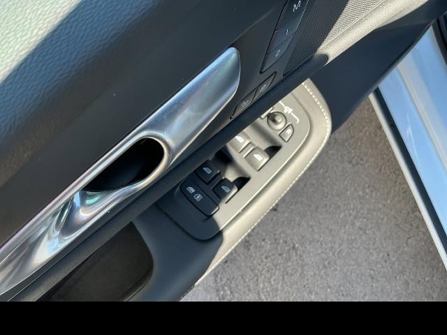 2024 Volvo S60 Plus Black Edition