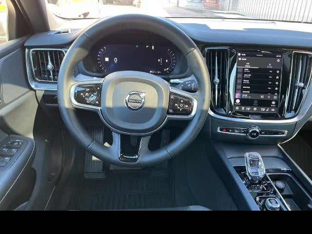 2024 Volvo S60 Plus Black Edition