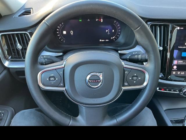 2024 Volvo S60 Core Dark Theme