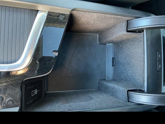 2024 Volvo S60 Core Dark Theme