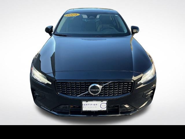 2024 Volvo S60 Core Dark Theme