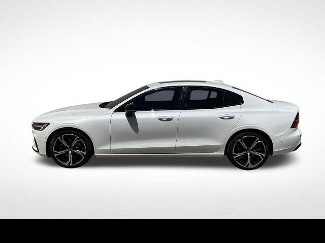 2024 Volvo S60 Plus Dark Theme