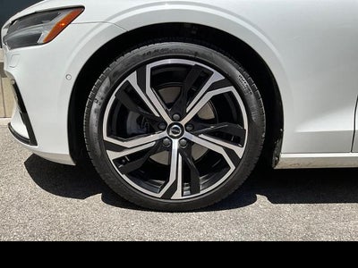 2024 Volvo S60 Plus Dark Theme