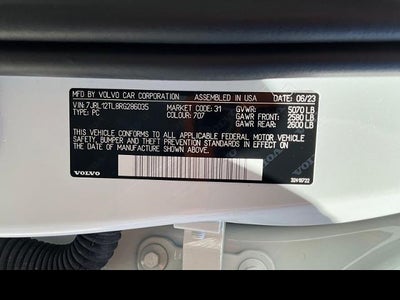 2024 Volvo S60 Plus Dark Theme