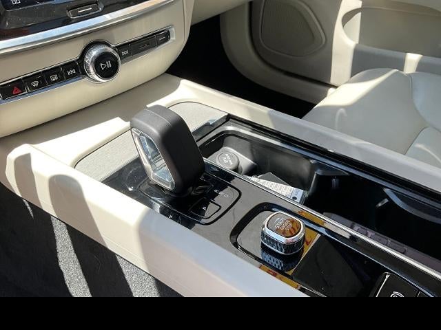 2024 Volvo S60 Plus Dark Theme