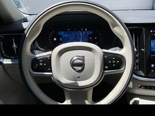 2024 Volvo S60 Plus Dark Theme