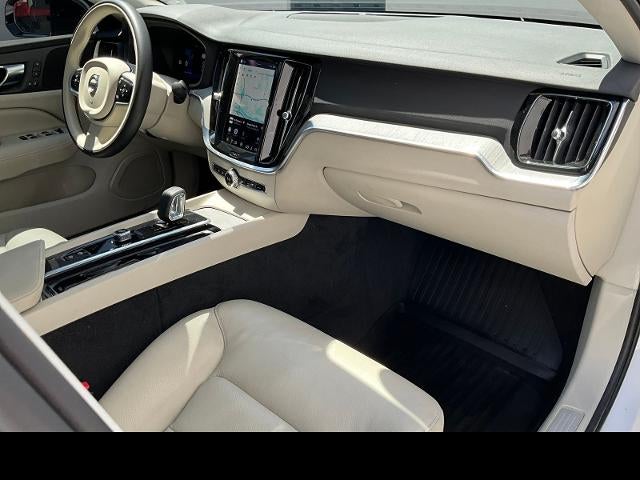 2024 Volvo S60 Plus Dark Theme