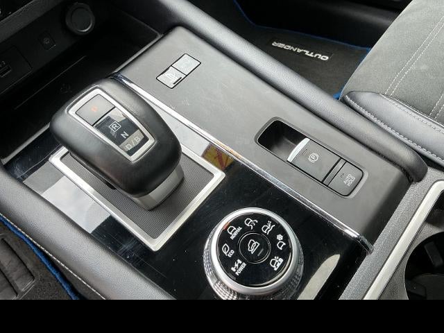 2024 Mitsubishi Outlander Plug-In Hybrid SE