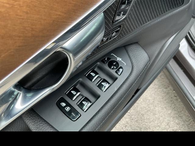 2022 Volvo S90 Momentum