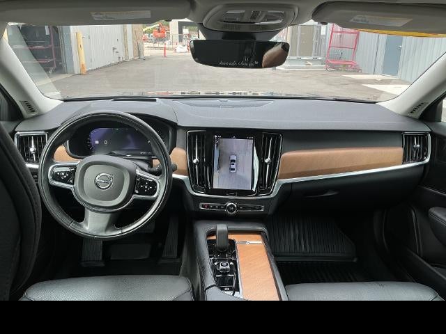 2022 Volvo S90 Momentum