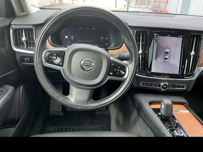 2022 Volvo S90 Momentum