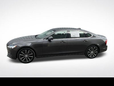 2022 Volvo S90 Momentum