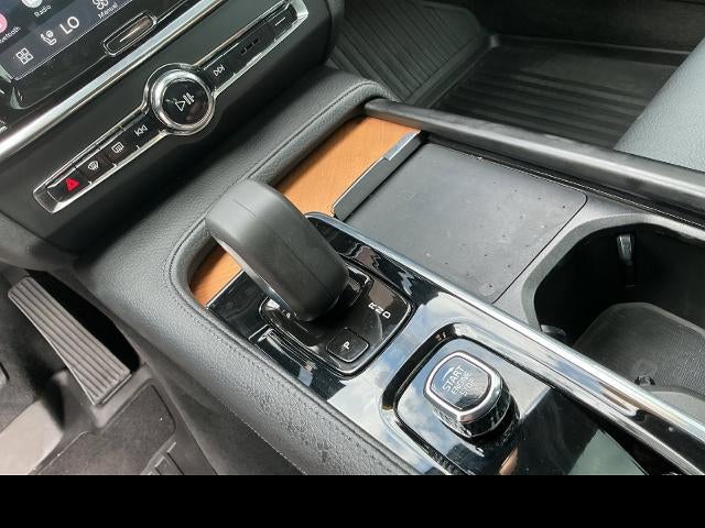 2022 Volvo S90 Momentum