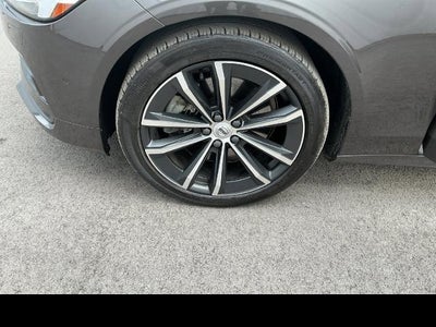 2022 Volvo S90 Momentum