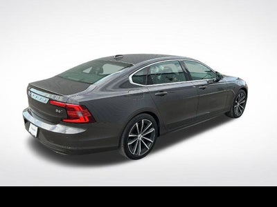 2022 Volvo S90 Momentum