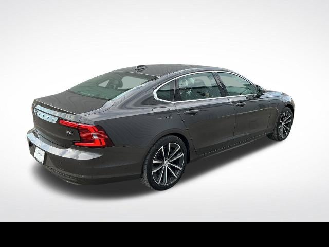 2022 Volvo S90 Momentum