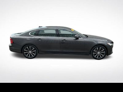 2022 Volvo S90 Momentum