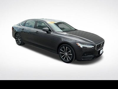 2022 Volvo S90 Momentum
