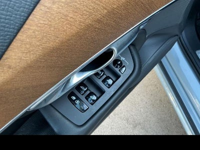 2024 Volvo XC90 Plus Bright Theme