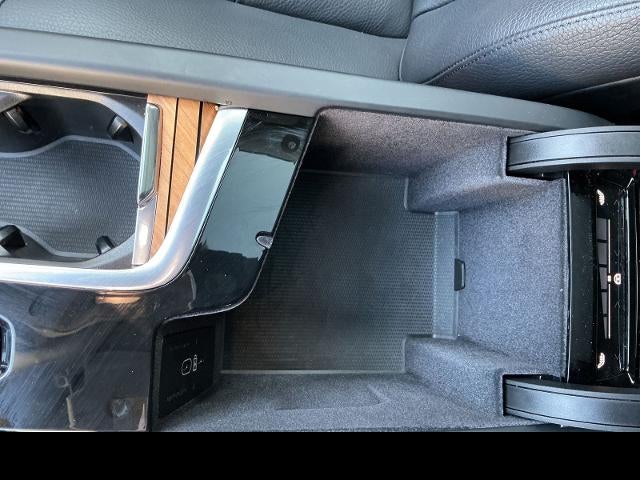 2024 Volvo XC90 Plus Bright Theme