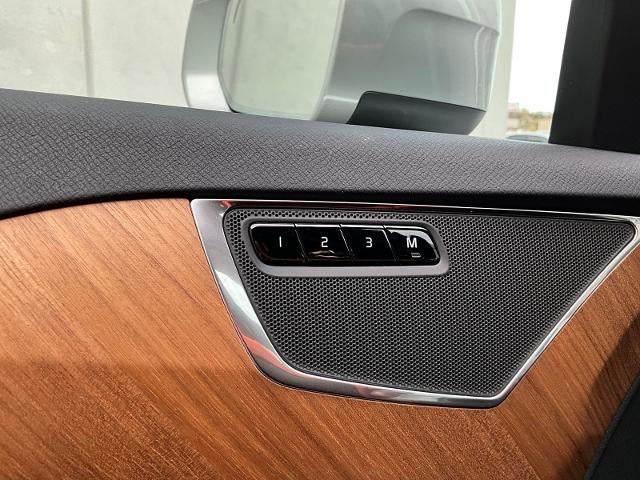 2024 Volvo XC90 Core Bright Theme