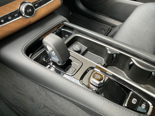 2024 Volvo XC90 Core Bright Theme