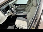 2023 Volvo XC60 Ultimate Bright Theme