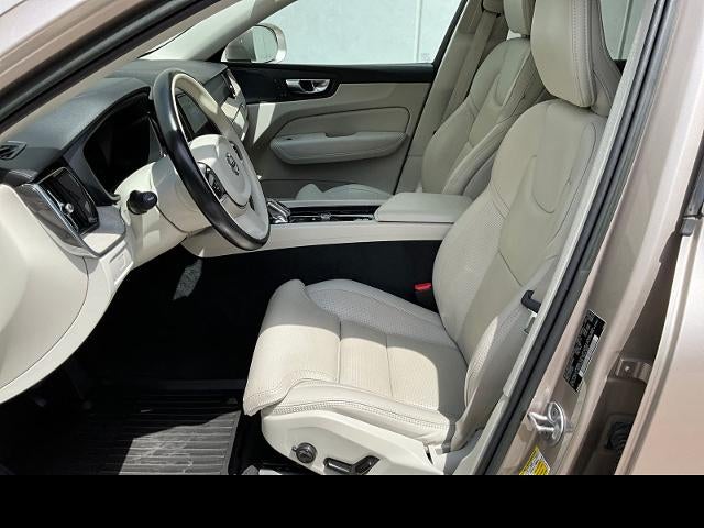 2023 Volvo XC60 Ultimate Bright Theme