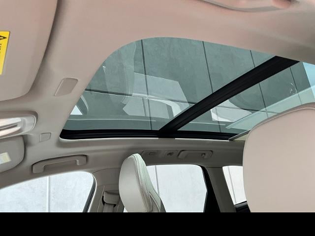 2023 Volvo XC60 Ultimate Bright Theme