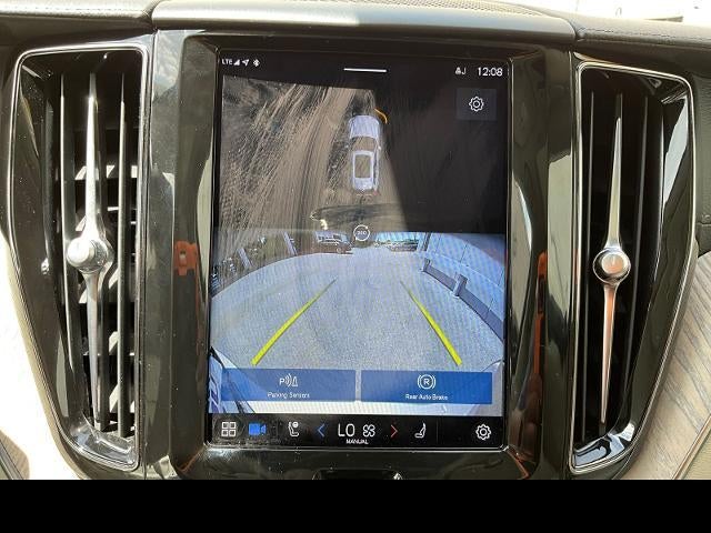 2023 Volvo XC60 Ultimate Bright Theme