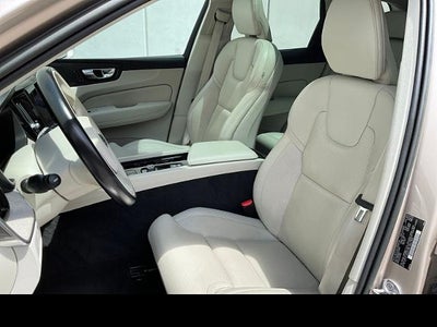 2023 Volvo XC60 Ultimate Bright Theme