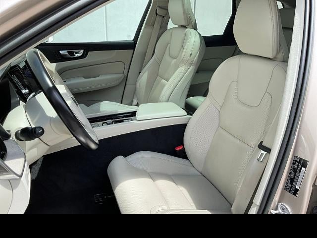 2023 Volvo XC60 Ultimate Bright Theme