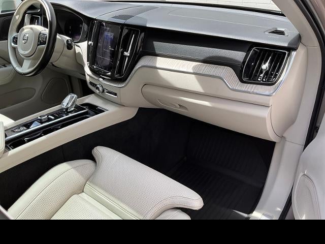 2023 Volvo XC60 Ultimate Bright Theme