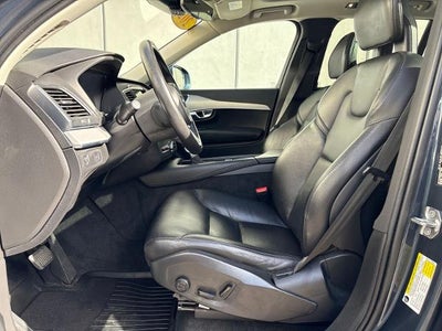 2021 Volvo XC90 Momentum