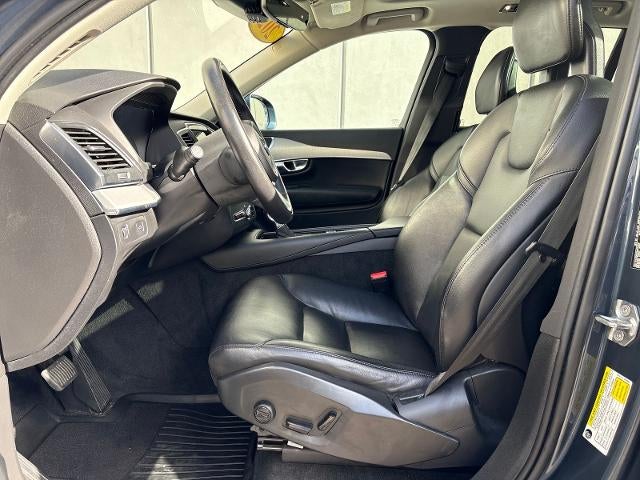 2021 Volvo XC90 Momentum