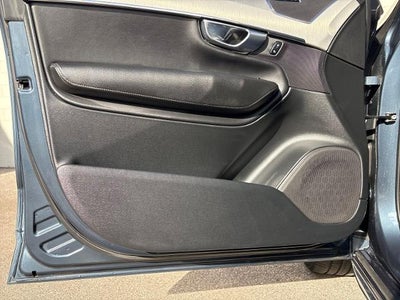 2021 Volvo XC90 Momentum