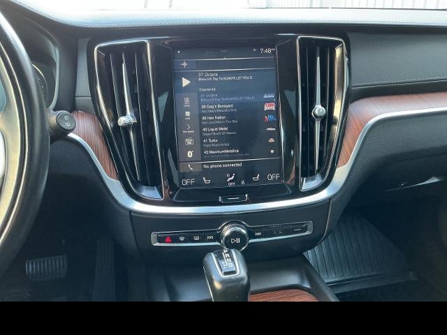 2020 Volvo V60 Cross Country Base
