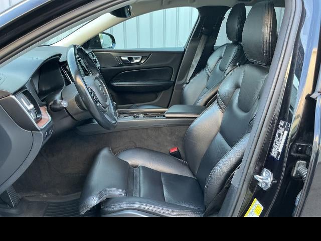 2020 Volvo V60 Cross Country Base