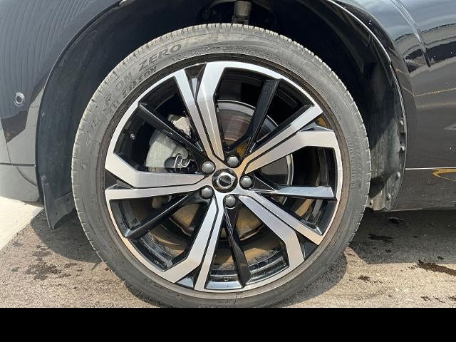 2024 Volvo XC60 Recharge Plug-In Hyb Ultimate Dark Theme