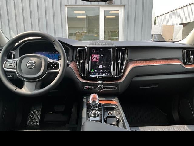 2024 Volvo XC60 Recharge Plug-In Hyb Ultimate Dark Theme