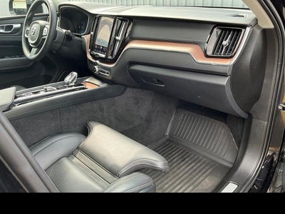 2024 Volvo XC60 Recharge Plug-In Hyb Ultimate Dark Theme