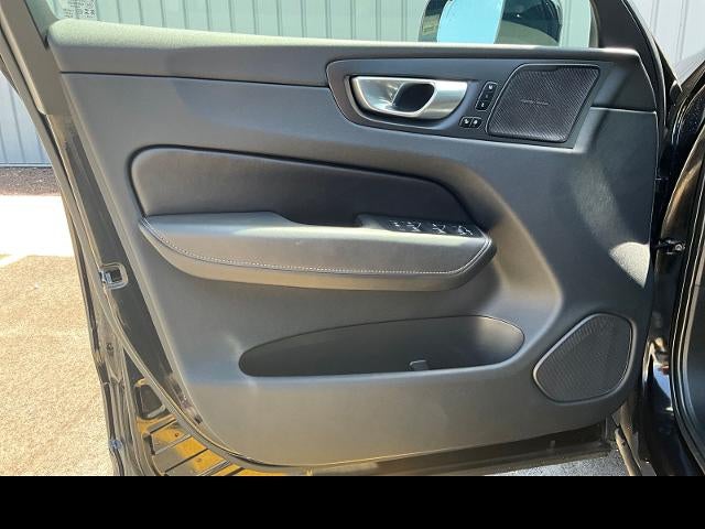 2023 Volvo XC60 Recharge Plug-In Hyb Ultimate Dark Theme