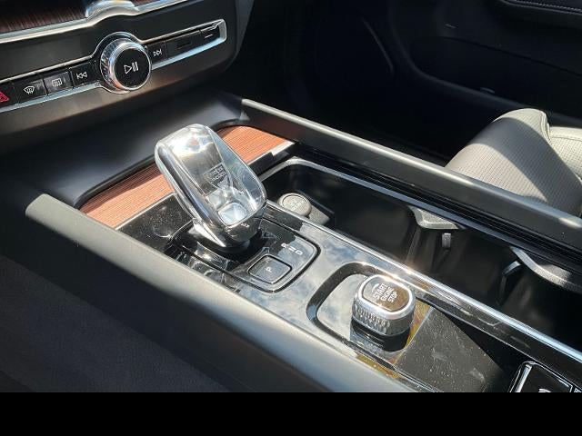 2023 Volvo XC60 Recharge Plug-In Hyb Ultimate Dark Theme