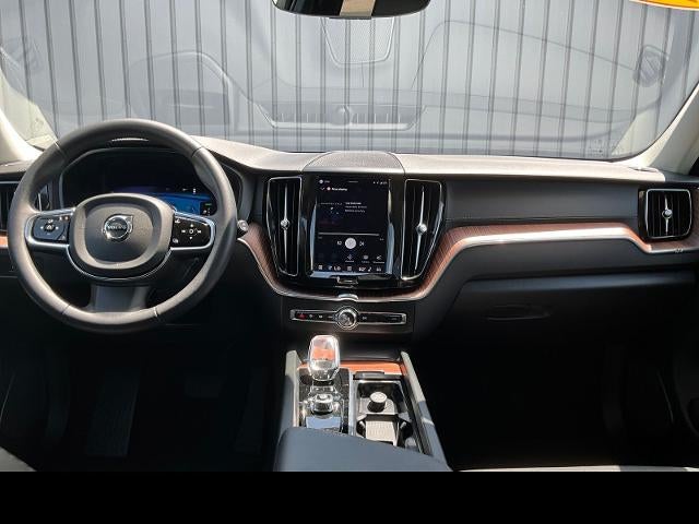 2023 Volvo XC60 Recharge Plug-In Hyb Ultimate Dark Theme