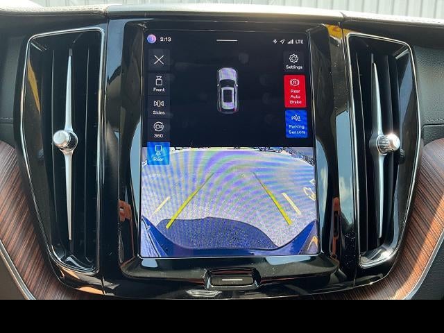 2023 Volvo XC60 Recharge Plug-In Hyb Ultimate Dark Theme