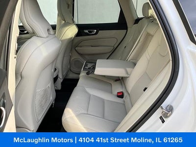 2023 Volvo XC60 Ultimate Bright Theme