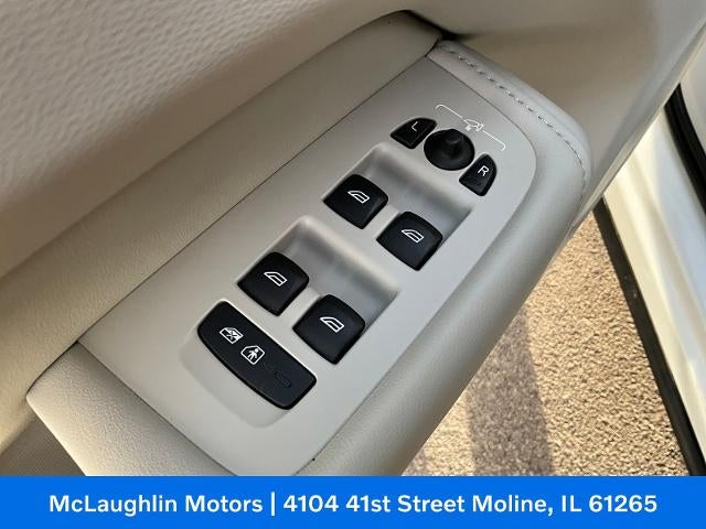 2023 Volvo XC60 Ultimate Bright Theme