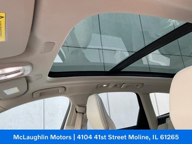 2023 Volvo XC60 Ultimate Bright Theme